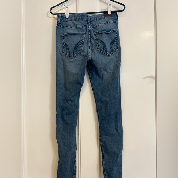 High Rise Hollister Ripped Jeans - Picture 2 of 2